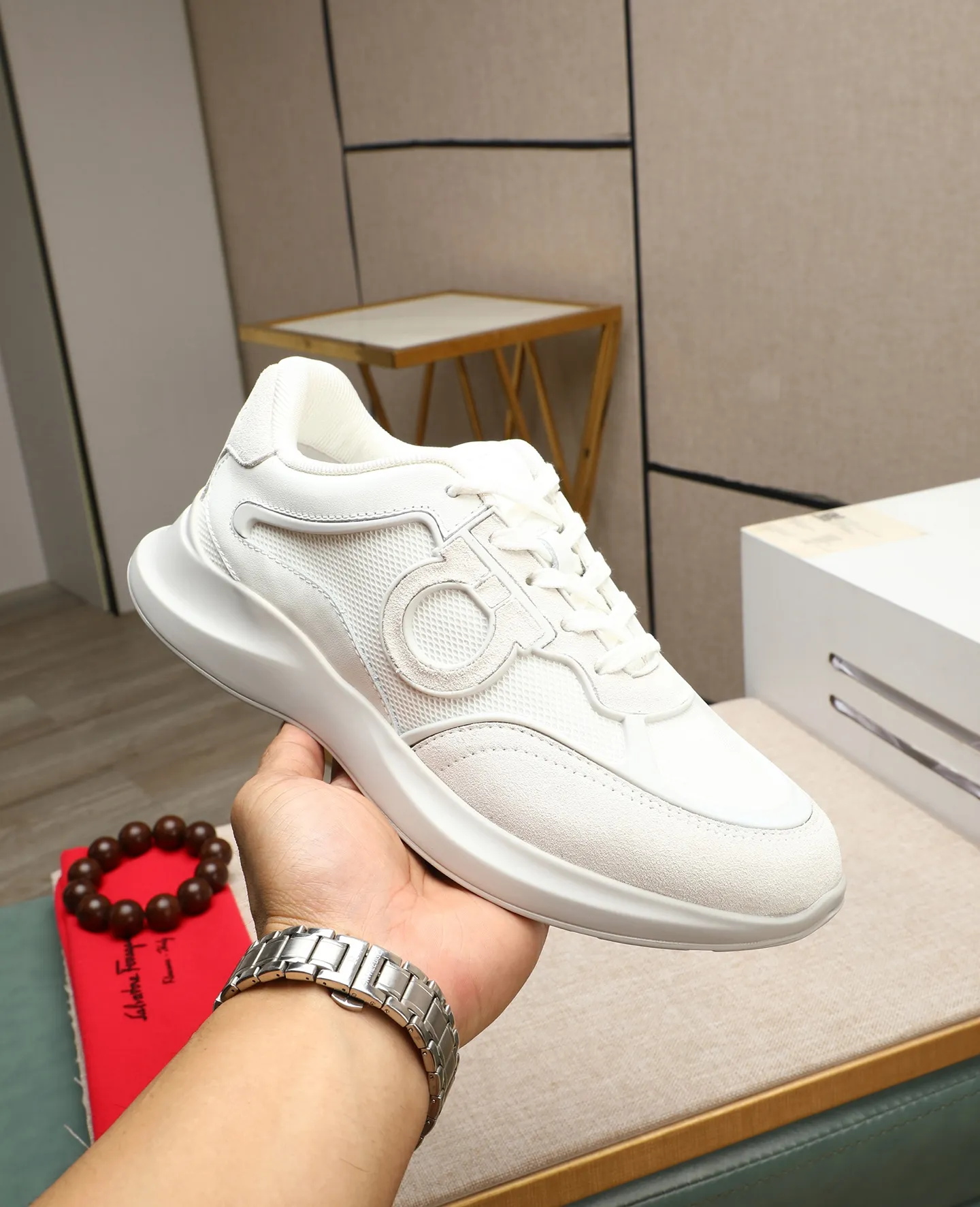 Men's shoes 💰700 📛📛 Salvatore Ferragamo is the world's top luxury footwear brand. It comes from the fashion kingdom of Italy. It is famous all over the world for its traditional handmade design and novel styles... 🚶🏻🚶🏻New suit shoes are available simultaneously at the counter. This model is purely handmade. The fabric is imported from Italy and original first-layer cowhide. Mesh + cowhide lining. Original authentic outsole🌀🌀Size: 39➖44 (38 45 customized)